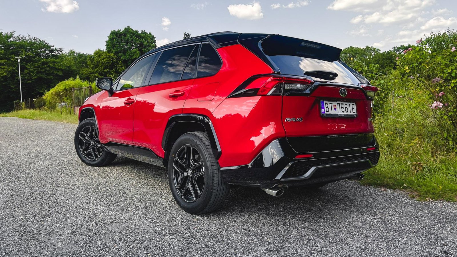 Patentovala si Toyota revolučný nápad? Na počkanie vraj zmení farbu áut podľa želania Patentovala si Toyota revolučný nápad? Na počkanie vraj zmení farbu áut podľa želania