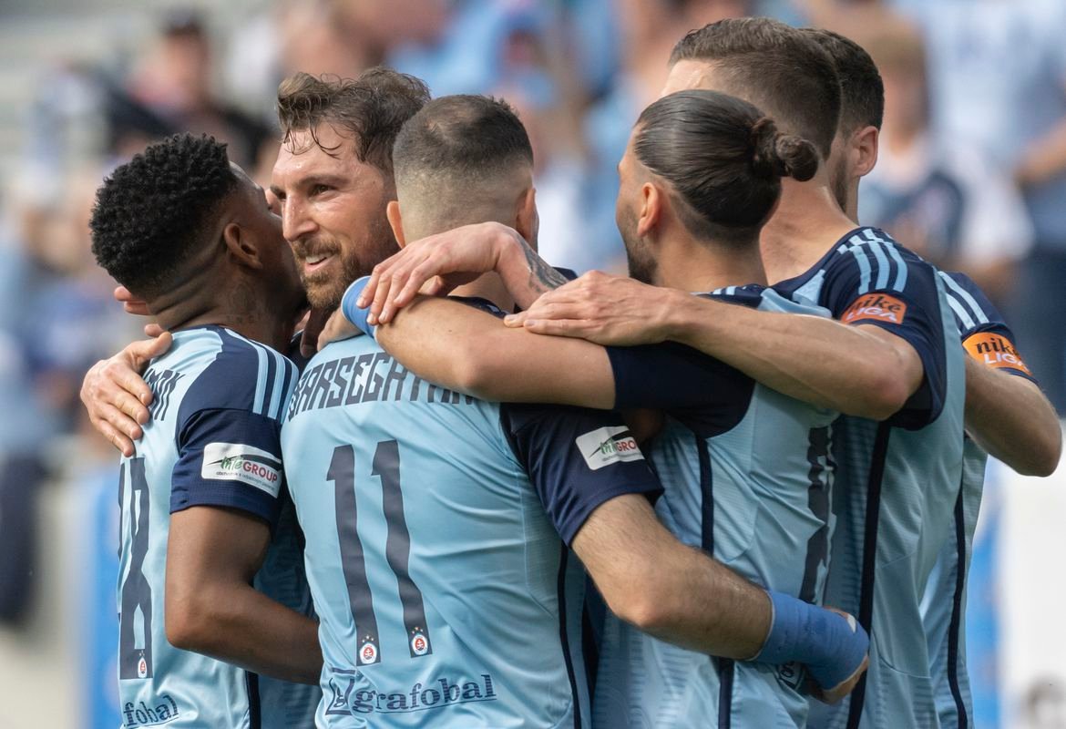 Slovan oslávil majstrovský titul vysokou výhrou s Ružomberkom Slovan oslávil majstrovský titul vysokou výhrou s Ružomberkom