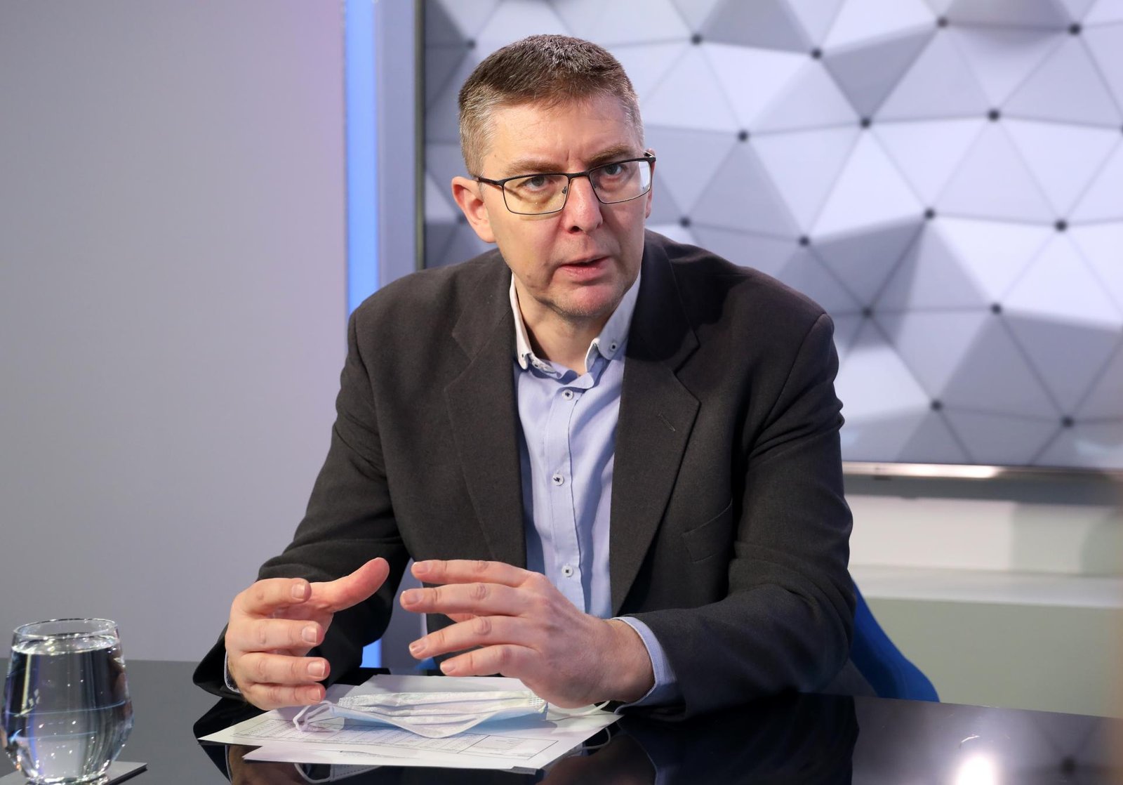 Obviňovanie môže rozdeľovať spoločnosť. Po dnešnom útoku je dôležité neeskalovať situáciu, vraví Slosiarik Obviňovanie môže rozdeľovať spoločnosť. Po dnešnom útoku je dôležité neeskalovať situáciu, vraví Slosiarik