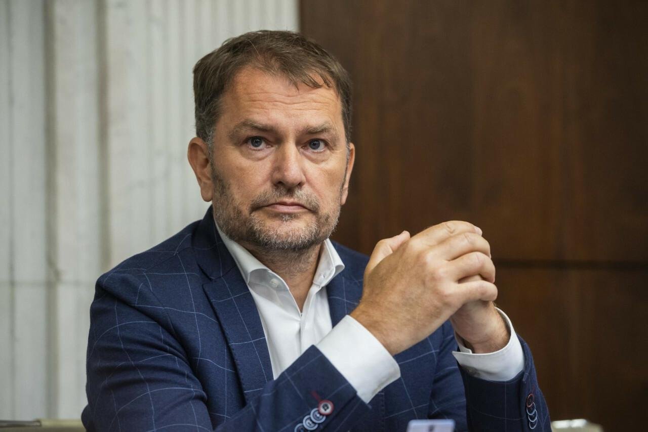 Mal by vytiahnuť hlavu z piesku. Matovičovci vyzývajú na odstúpenie Šutaja Eštoka Mal by vytiahnuť hlavu z piesku. Matovičovci vyzývajú na odstúpenie Šutaja Eštoka