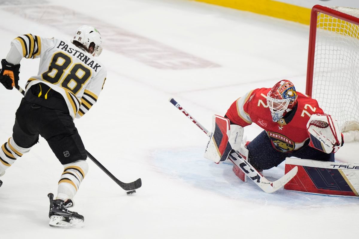 VIDEO Boston odvrátil mečbal Floridy, kanadská séria je po výhre Edmontonu vyrovnaná