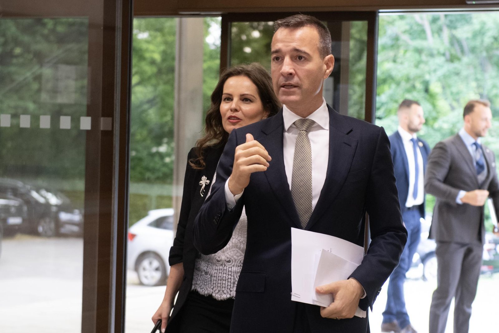 Ministri vidia priestor na optimalizáciu počtu zamestnancov v štátnej správe. Ich počet nateraz nespresnili Ministri vidia priestor na optimalizáciu počtu zamestnancov v štátnej správe. Ich počet nateraz nespresnili