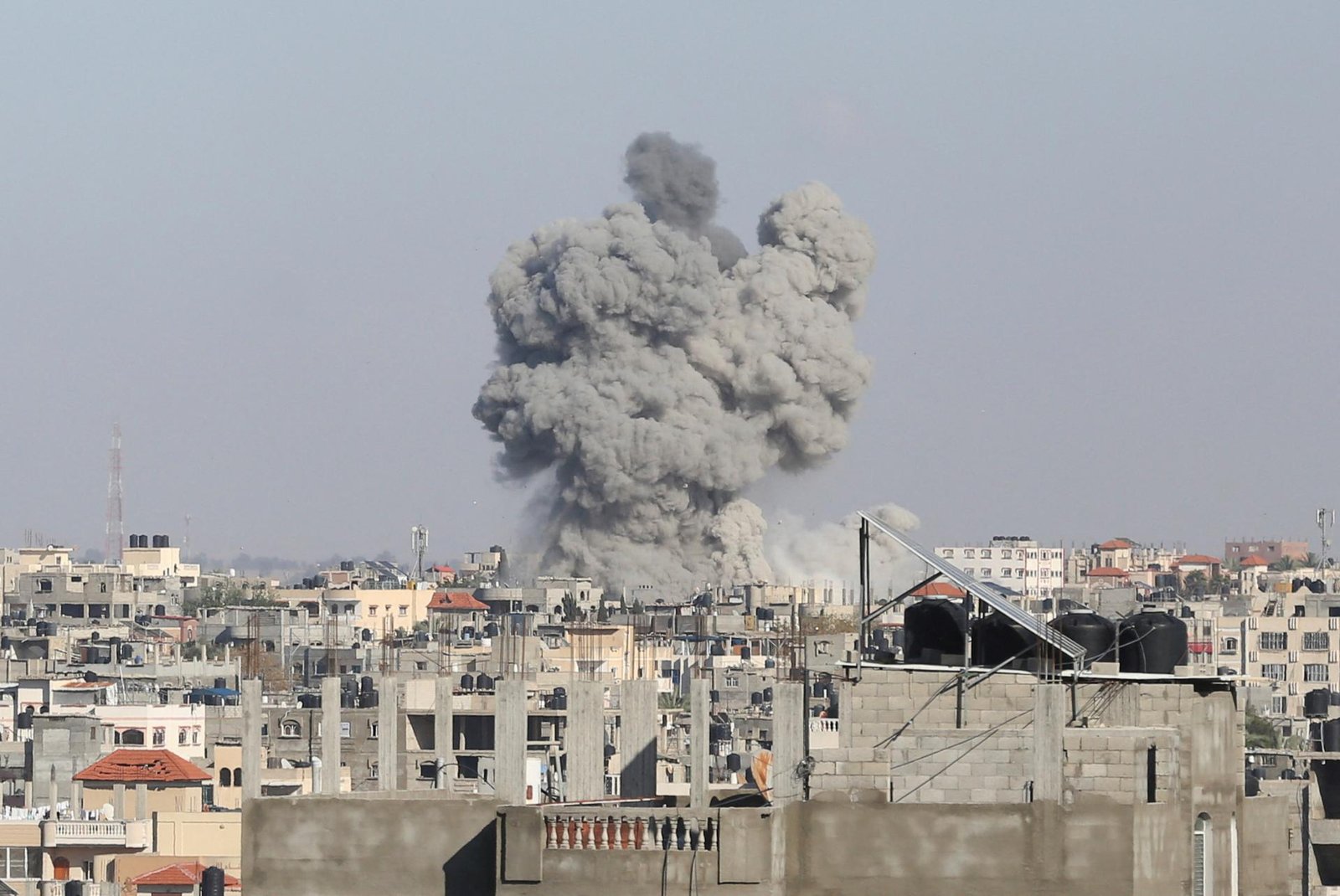 Izrael podnikol nálety na Rafah, útoky si vyžiadali najmenej päť mŕtvych Izrael podnikol nálety na Rafah, útoky si vyžiadali najmenej päť mŕtvych