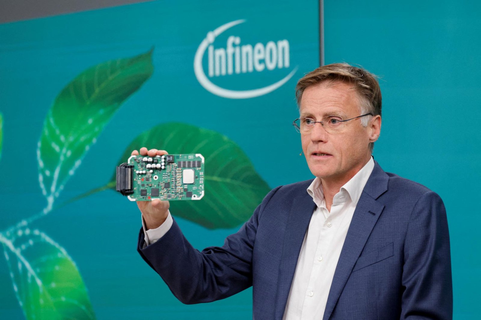 Nemecký výrobca čipov Infineon zhoršil výhľad na finančný rok, zisk klesol Nemecký výrobca čipov Infineon zhoršil výhľad na finančný rok, zisk klesol