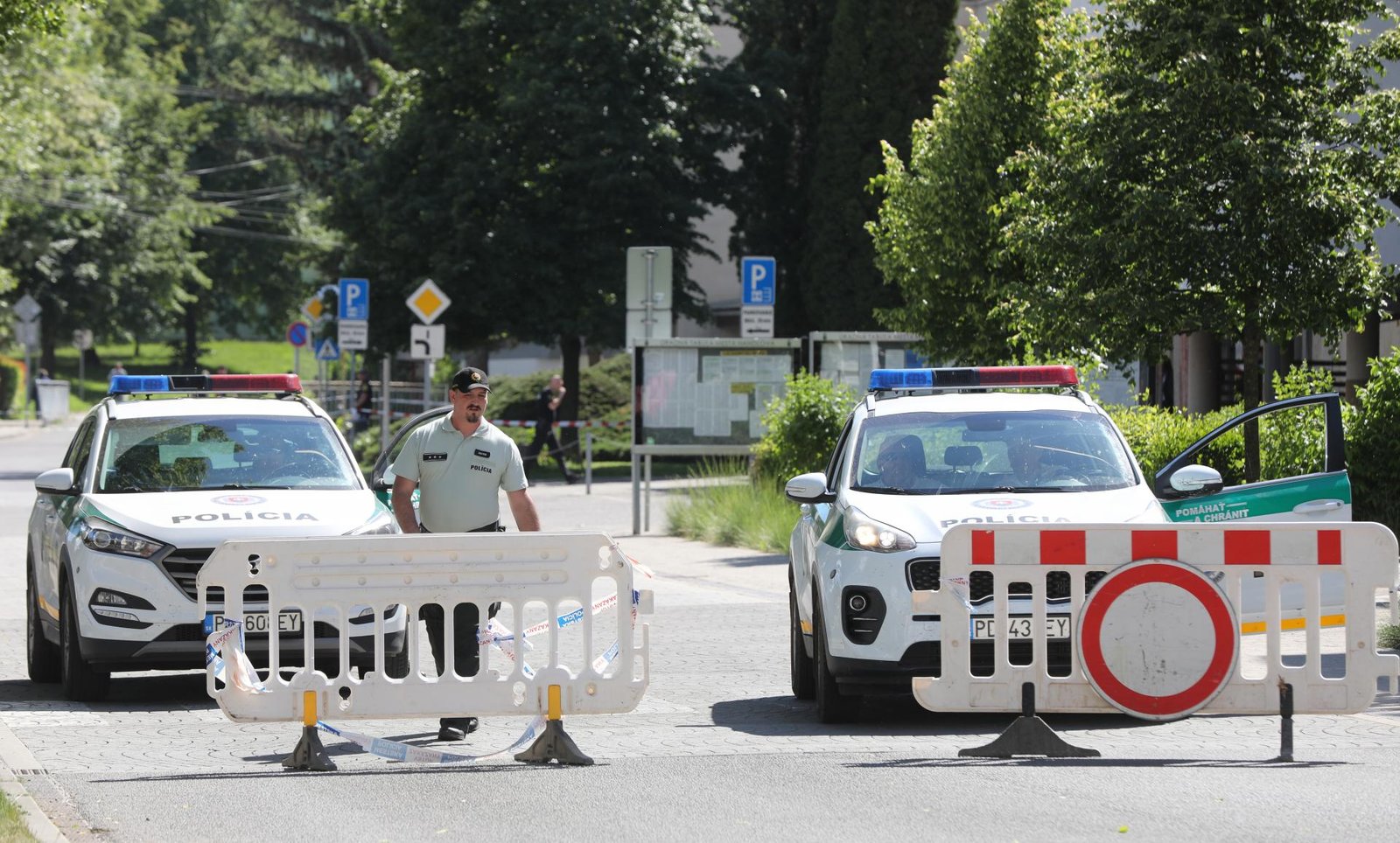 Zverejnili video, ktoré zachytáva streľbu na Fica. Padlo až päť výstrelov Zverejnili video, ktoré zachytáva streľbu na Fica. Padlo až päť výstrelov