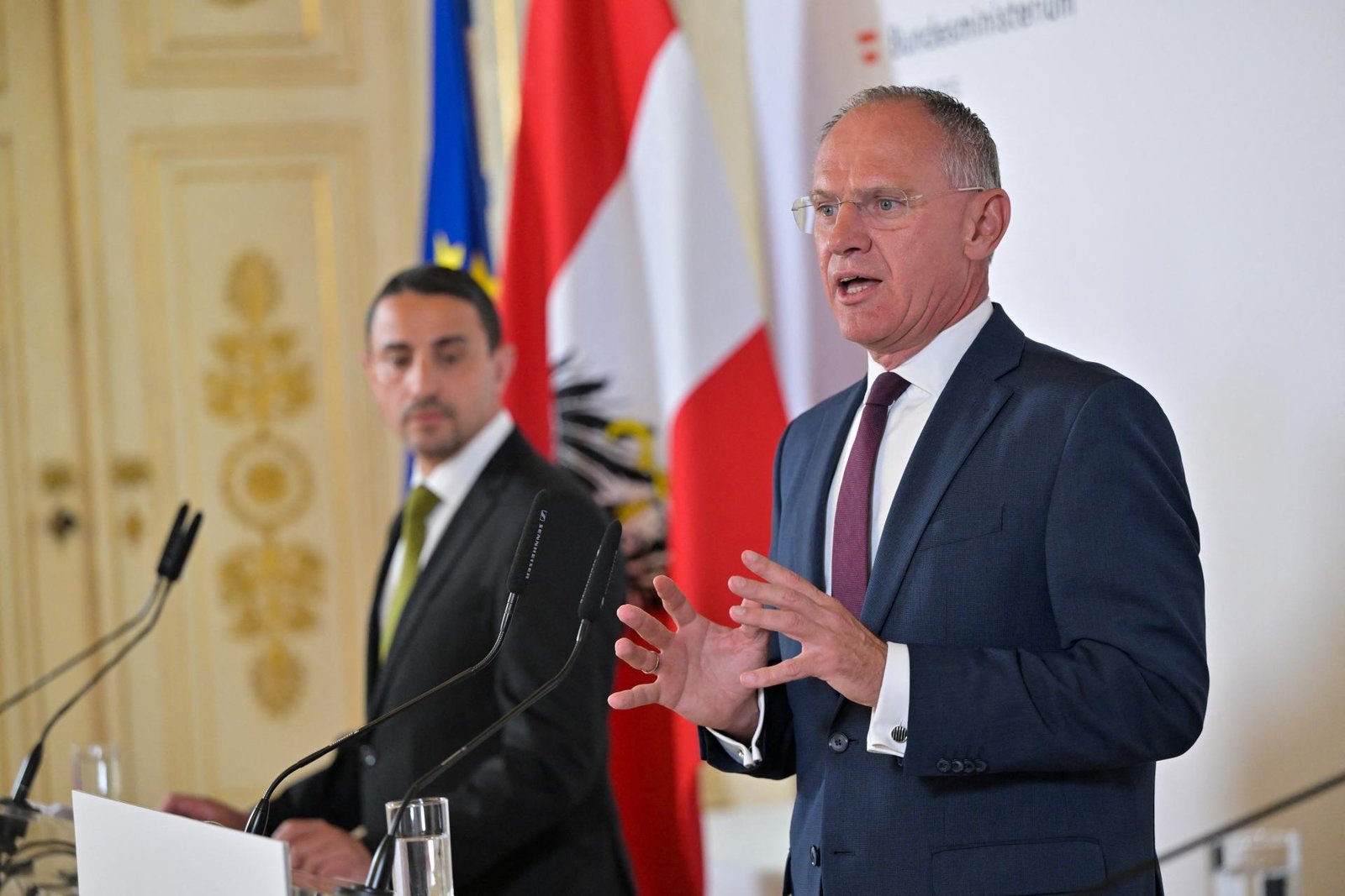 Opatrenia proti nelegálnym migrantom fungujú, tvrdí rakúsky minister vnútra Opatrenia proti nelegálnym migrantom fungujú, tvrdí rakúsky minister vnútra