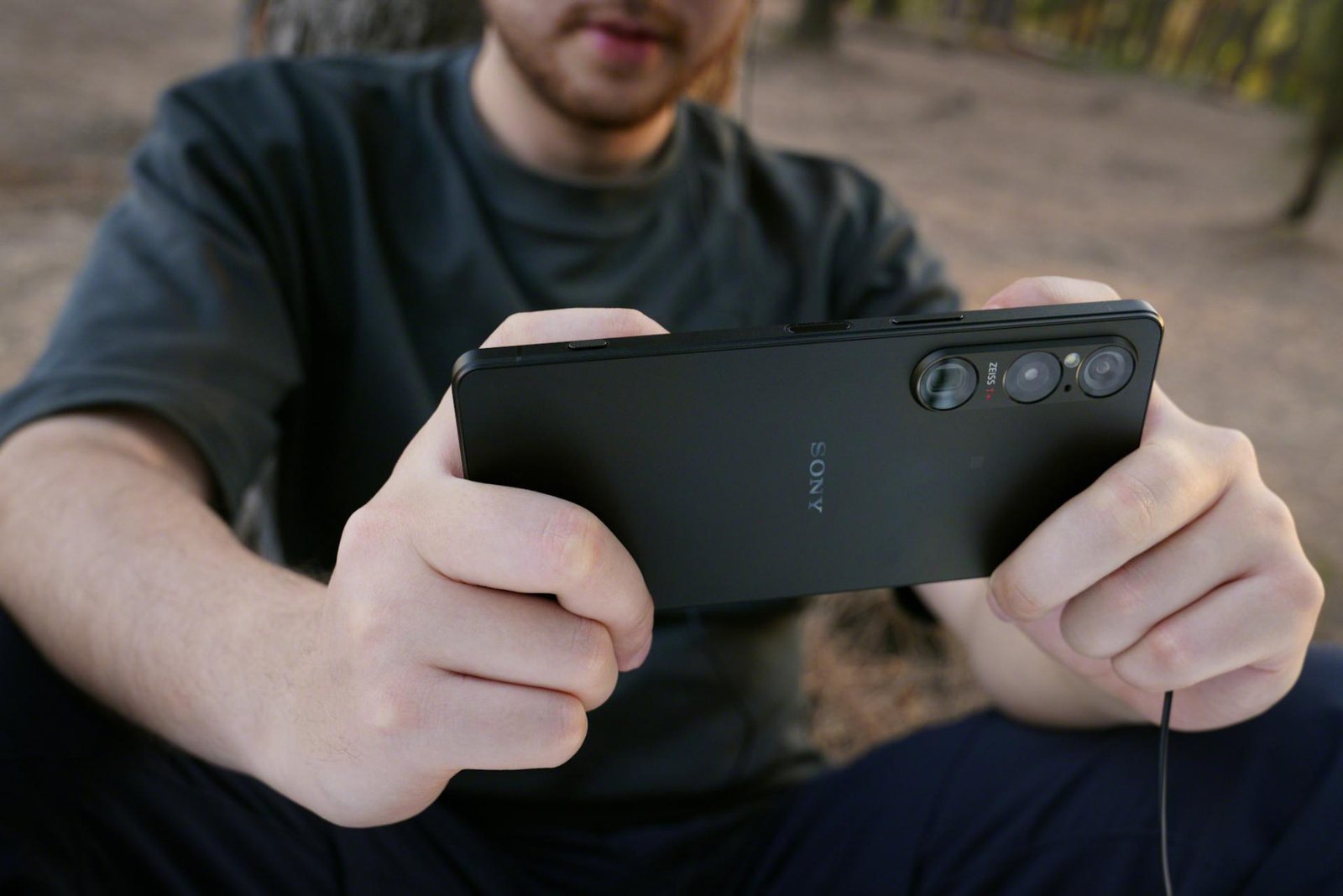 Sony ustúpilo a zaradilo sa medzi ostatných. Nová Xperia si však naďalej zachovala svoju tvár Sony ustúpilo a zaradilo sa medzi ostatných. Nová Xperia si však naďalej zachovala svoju tvár
