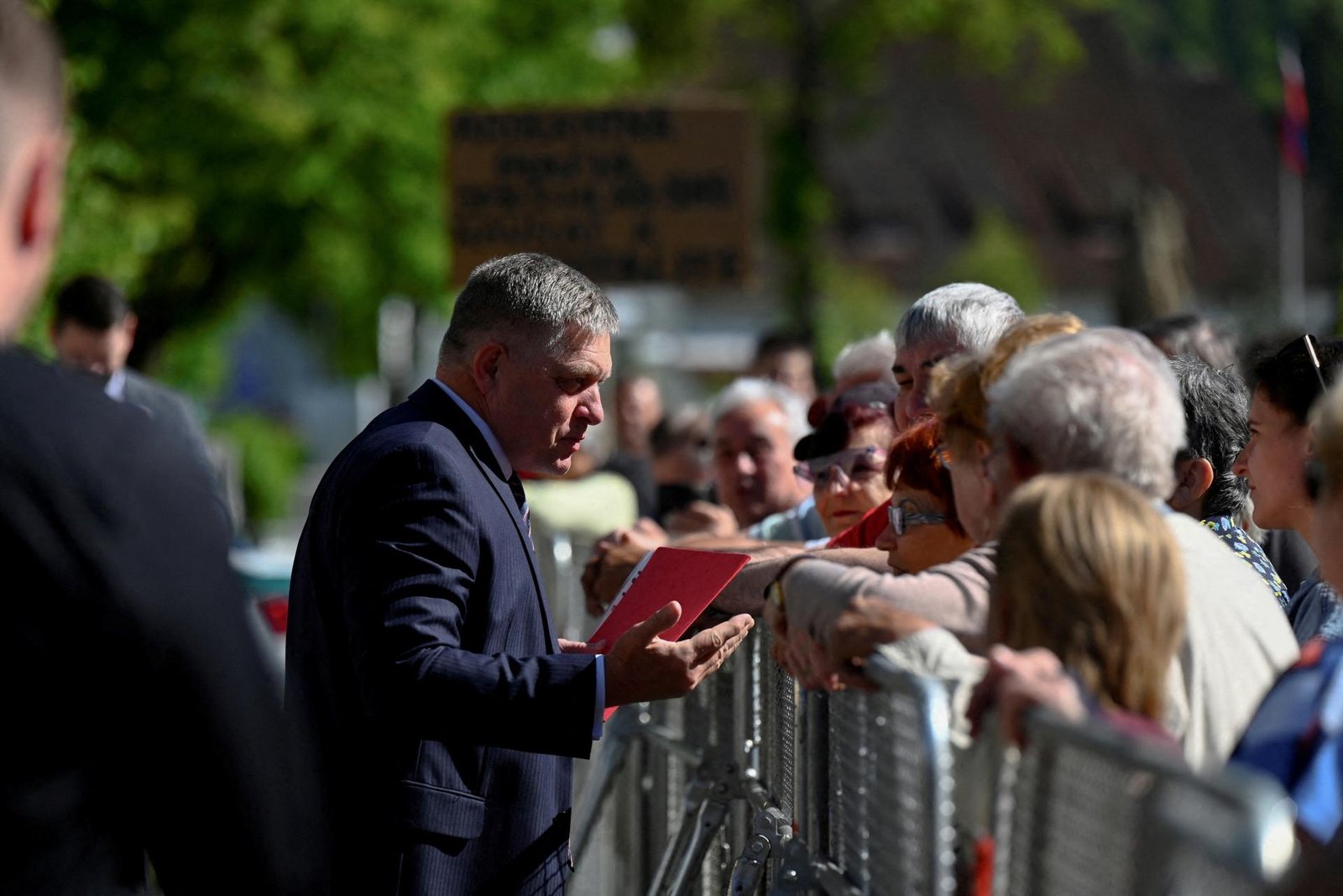 Veľa bude záležať od toho, aký Robert Fico vyjde z nemocnice, hovorí publicista Hrabko Veľa bude záležať od toho, aký Robert Fico vyjde z nemocnice, hovorí publicista Hrabko