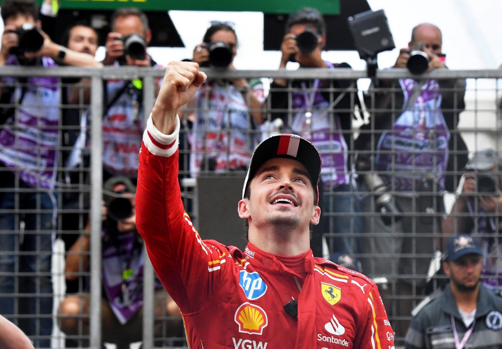 Leclerc čakal na triumf dva roky, napokon si ho vychutnal na domácej pôde. Verstappen aj Hamilton sklamali Leclerc čakal na triumf dva roky, napokon si ho vychutnal na domácej pôde. Verstappen aj Hamilton sklamali