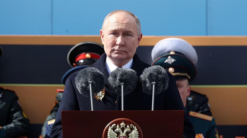 Putin tvrdí, že západní inštruktori už na Ukrajine pôsobia. Majú ako žoldnieri obsluhovať zbrane Putin tvrdí, že západní inštruktori už na Ukrajine pôsobia. Majú ako žoldnieri obsluhovať zbrane