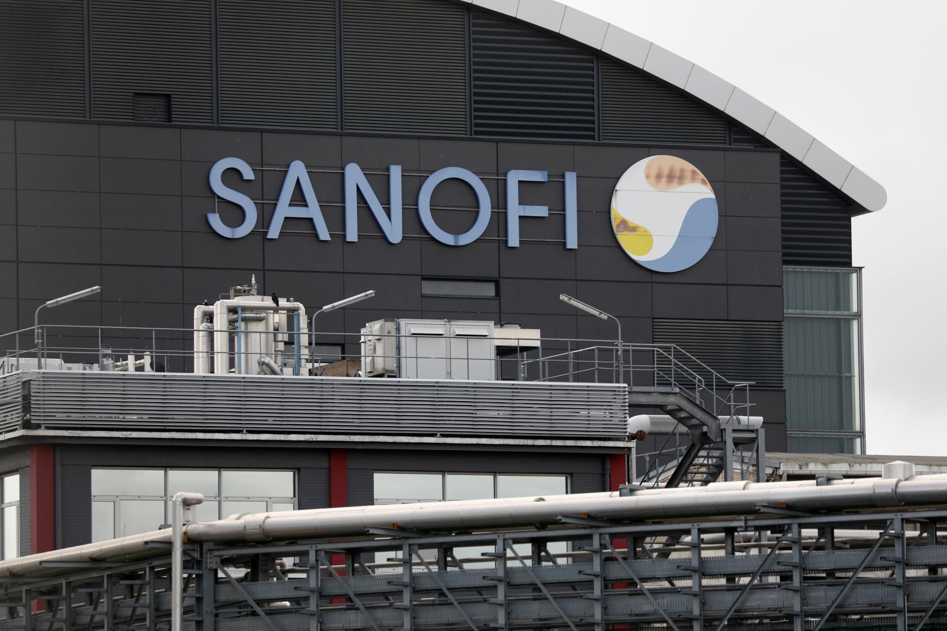 Farmafirma Sanofi chce vyvíjať lieky s pomocou AI. Štartuje preto spoluprácu s OpenAI a Formation BIO