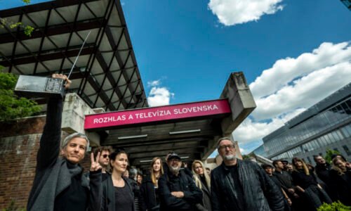 Zamestnanci a spolupracovníci RTVS zostávajú v štrajkovej pohotovosti, napätie a obavy z vývoja situácie rastú