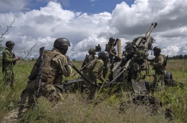 76824_russia_ukraine_war_explainer_25511-cf71a637c99e445fa5e0458b3494d5d1-640x420.jpg Rusi používajú v Charkovskej oblasti novú taktiku, tempo ich ofenzívy sa však výrazne spomalilo