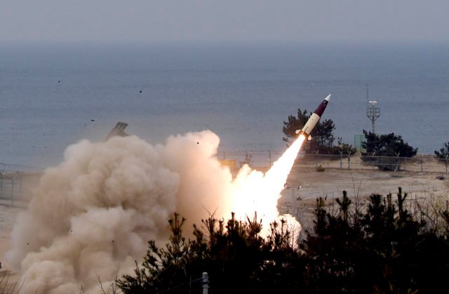 77073_koreas_tensions_16784-09ff00bbf20c4c87b73c9f3d7e03869d-640x420.jpg Ukrajina nemôže proti Rusku použiť rakety dlhého doletu ATACMS, potvrdil americký veľvyslanec Carpenter