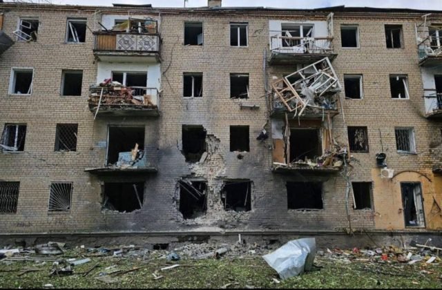 77593_gnocifuxiaaw9po-640x420.jpg Ruské útoky na Chersonskú a Doneckú oblasť zabili päť ľudí, Moskva zasiahla 30 rodinných domov