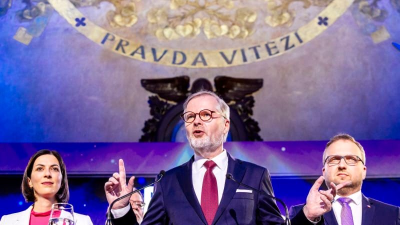 KOMENTÁŘ: Jediní demokraté Spolu s Leninovou zbraní bojují za kapitalismus a útočí na bránici KOMENTÁŘ: Jediní demokraté Spolu s Leninovou zbraní bojují za kapitalismus a útočí na bránici