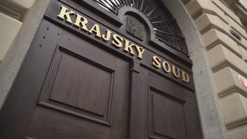 Mladík ubodal kvůli absencím ve škole příbuzného. Soud ho poslal na sedm let do vězení Mladík ubodal kvůli absencím ve škole příbuzného. Soud ho poslal na sedm let do vězení