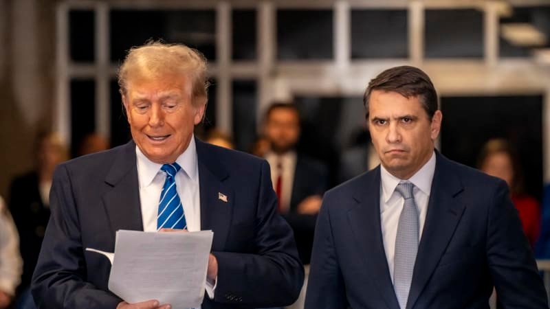 Kontrola jídla a pistole ve vězení. Tajné služby už řeší, jak hlídat Trumpa za mřížemi Kontrola jídla a pistole ve vězení. Tajné služby už řeší, jak hlídat Trumpa za mřížemi