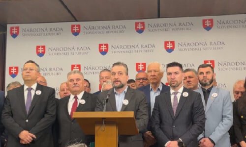 Strana Smer-SD vyzýva k zastaveniu nenávistnej rétoriky, predložila znenie uznesenia k útoku na Fica (video)