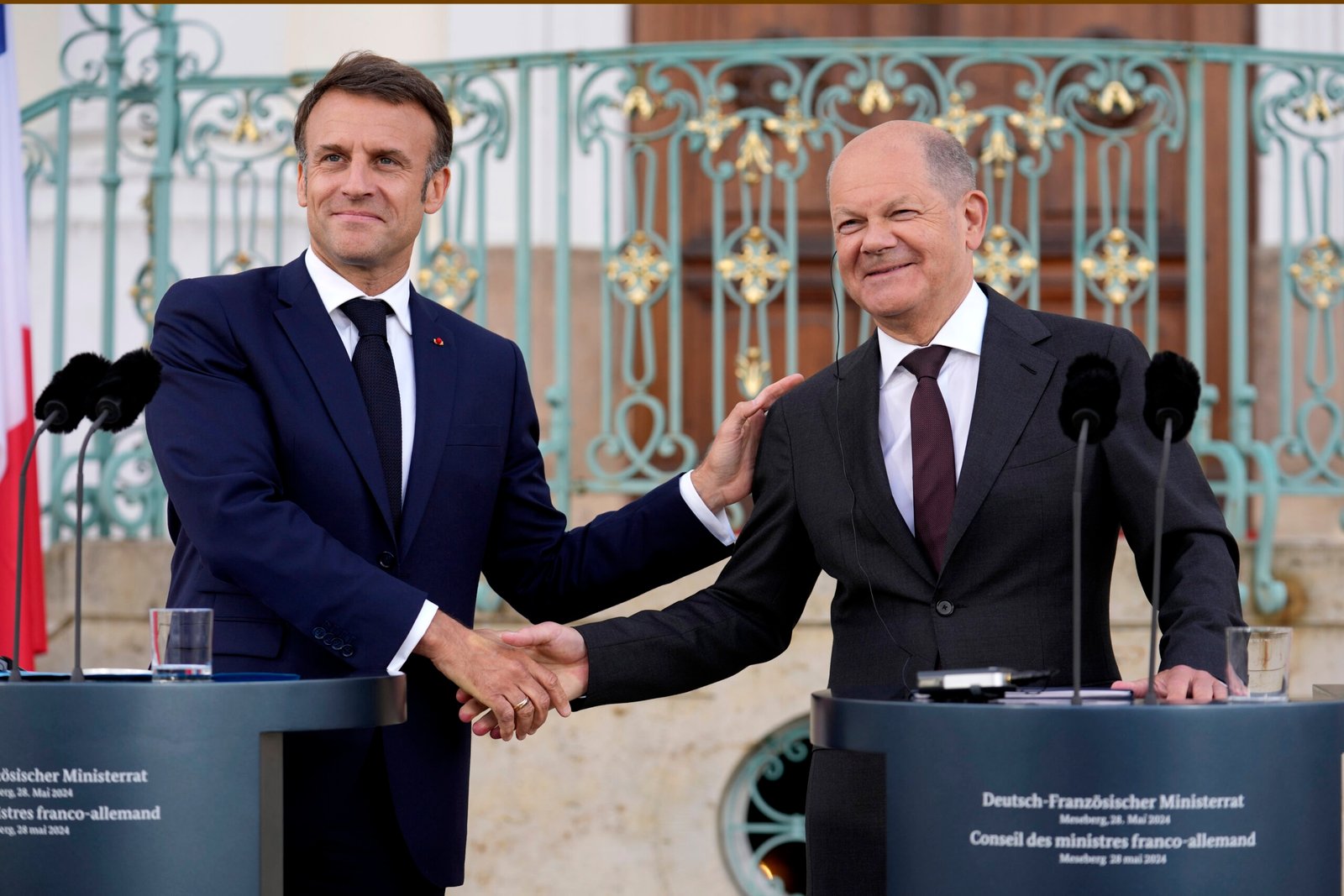89640_emmanuel-macron-olaf-scholz.jpg Macron podporuje právo Ukrajiny udrieť na vojenské ciele v Rusku, svoj názor vyjadril aj Scholz