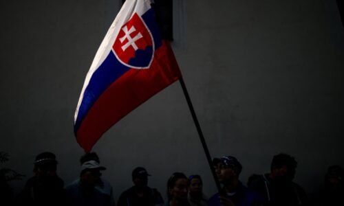 Křižovatka pro Slovensko. Atentát na Fica může přinést tvrdší cenzuru i řetězit násilí