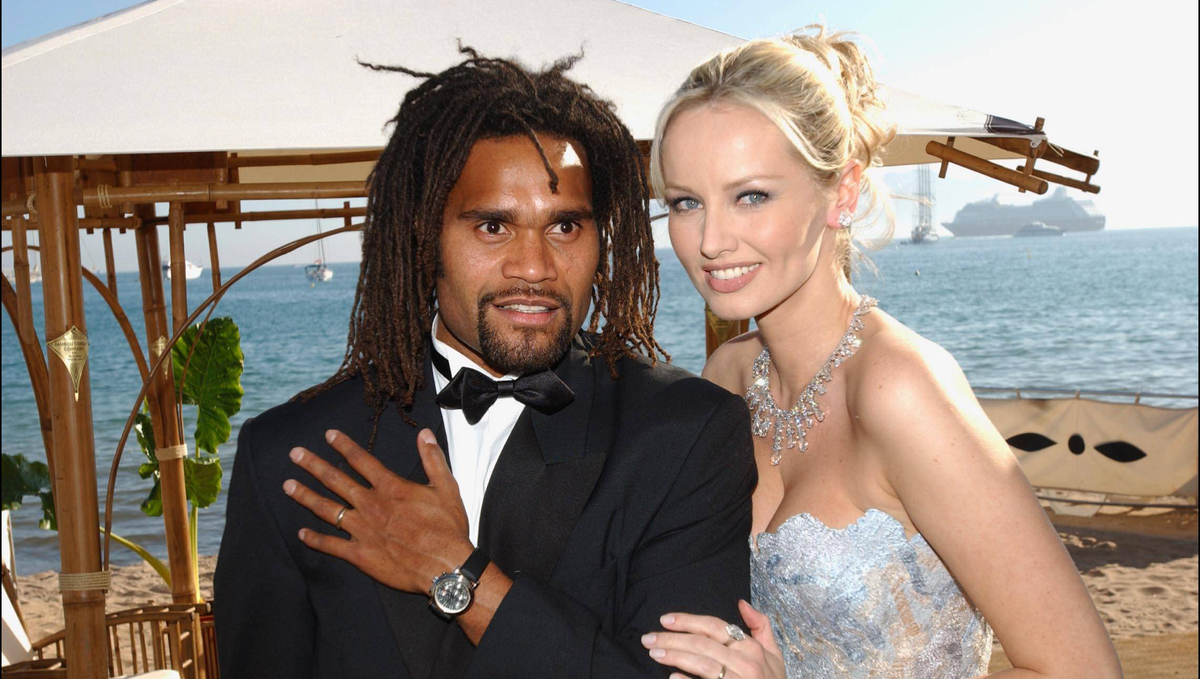 Mlčala aj pred Karembeuom. Sklenaříková v novej knihe odhaľuje znepokojujúce tajomstvo