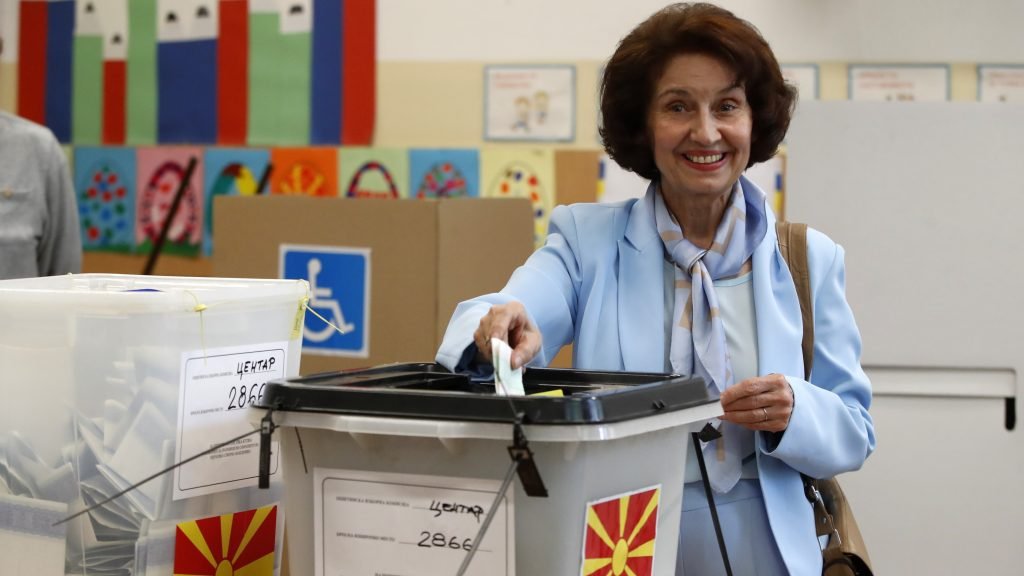 Severné Macedónsko ohrozuje svoj vstup do EÚ. Varovný prst mu ukázali susedia aj eurokomisia Severné Macedónsko ohrozuje svoj vstup do EÚ. Varovný prst mu ukázali susedia aj eurokomisia