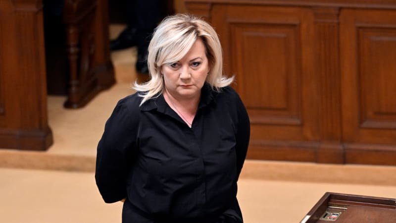 Schillerová zuří. Hybridní útok, chci od Fialy omluvu, vzkázala kvůli koláži pětikoalice Schillerová zuří. Hybridní útok, chci od Fialy omluvu, vzkázala kvůli koláži pětikoalice