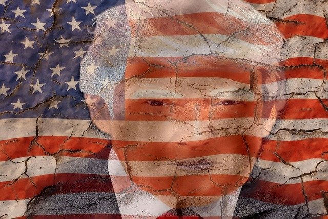 Donald Trump prijíma dary v kryptomenách