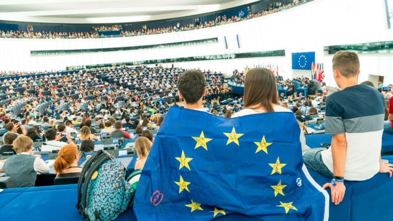 KOMENTÁŘ: V Bruselu se bojuje o Prahu a lavina se sype v celé EU. Kdo nevolí, ať se nediví KOMENTÁŘ: V Bruselu se bojuje o Prahu a lavina se sype v celé EU. Kdo nevolí, ať se nediví