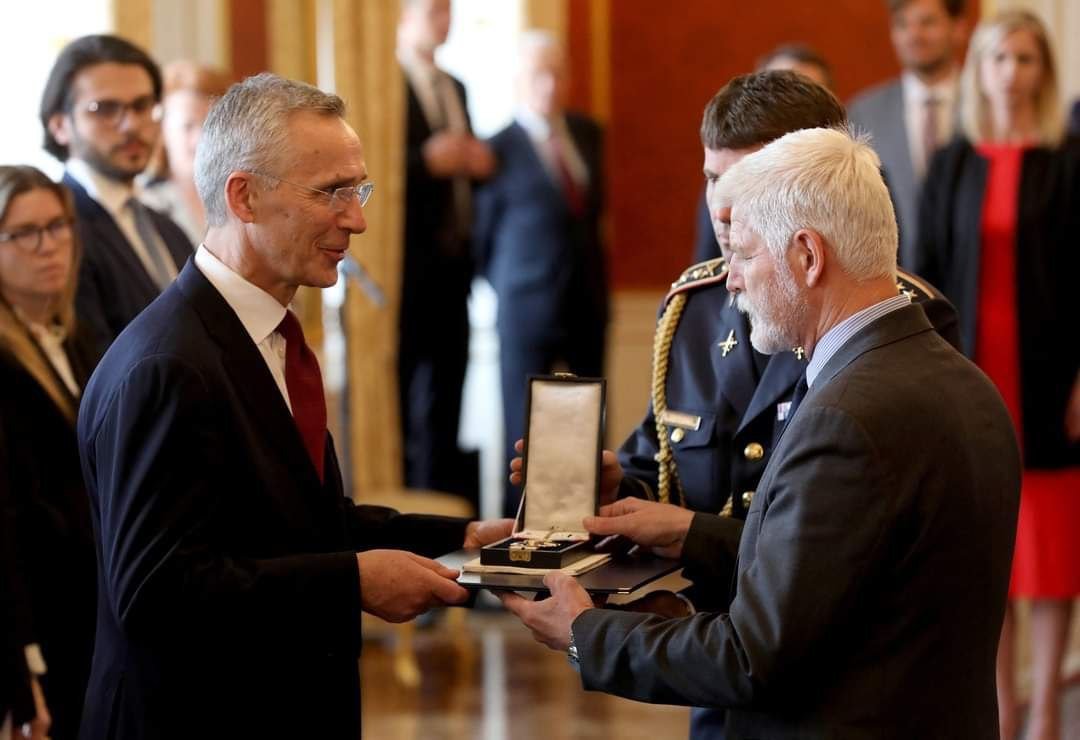 Prezident Petr Pavel na Pražskom hrade udelil Rád Tomáša Garrigua Masaryka III. triedy generálnemu tajomníkovi NATO Jensovi Stoltenbergovi za vynikajúce zásluhy o rozvoj demokracie