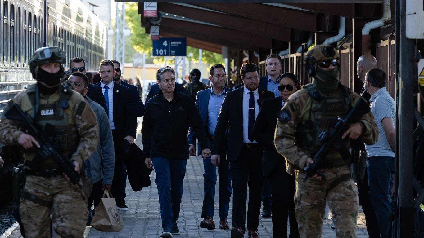 Minister zahraničných vecí Blinken sa ponáhľal do Kyjeva Minister zahraničných vecí Blinken sa ponáhľal do Kyjeva