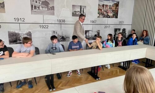 Šiestaci z „Jednotky“ navštívili Mestský úrad v Sobranciach