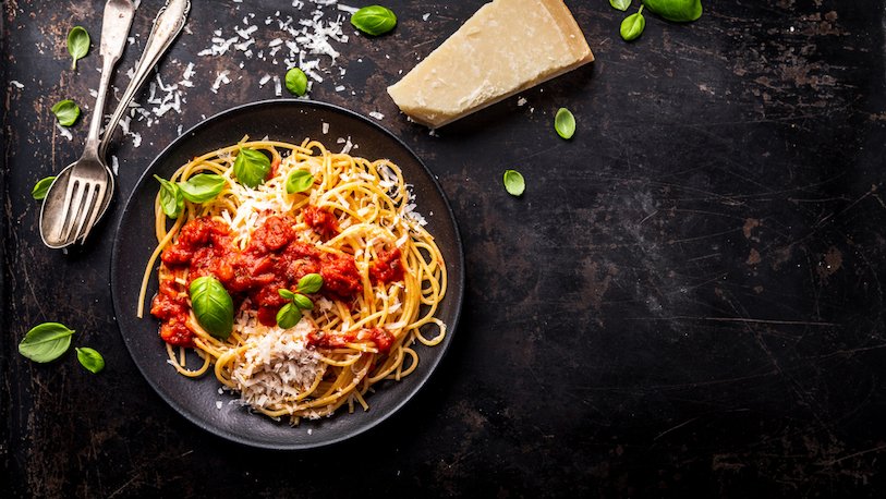 Špagety bolognese s čerstvými paradajkami. Vôňa byliniek a korenia privedie na večeru aj vášho suseda Špagety bolognese s čerstvými paradajkami. Vôňa byliniek a korenia privedie na večeru aj vášho suseda