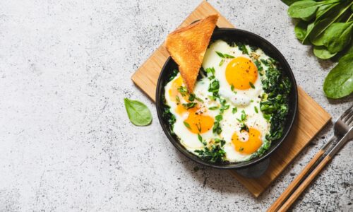 Nudia vás sendviče a miešané vajíčka? Urobte si vajíčka a la shakshuka. Pri pomyslení na nich sa vám budú zbiehať slinky