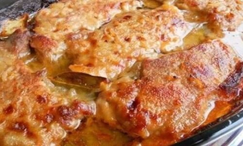 Fajnové zapečené kotletky s dokonalou cesnakovou omáčkou: Tieto sú prudko návykové!