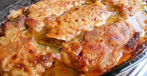 Fajnové zapečené kotletky s dokonalou cesnakovou omáčkou: Tieto sú prudko návykové! Fajnové zapečené kotletky s dokonalou cesnakovou omáčkou: Tieto sú prudko návykové!