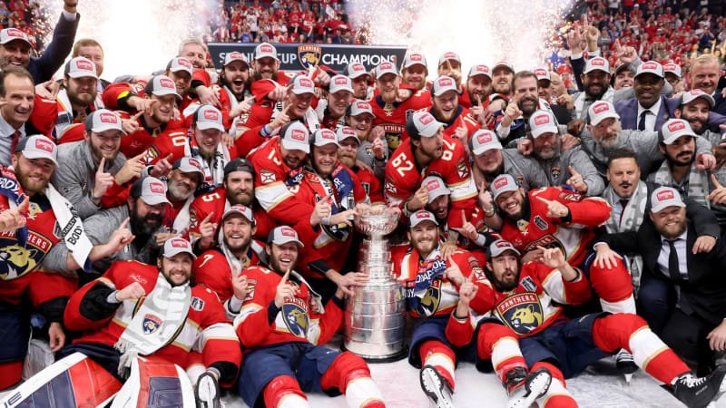 Příběhy z finále NHL: Bruslící smůla, trenér-čekatel, rodinná kletba i velké finské poprvé Příběhy z finále NHL: Bruslící smůla, trenér-čekatel, rodinná kletba i velké finské poprvé