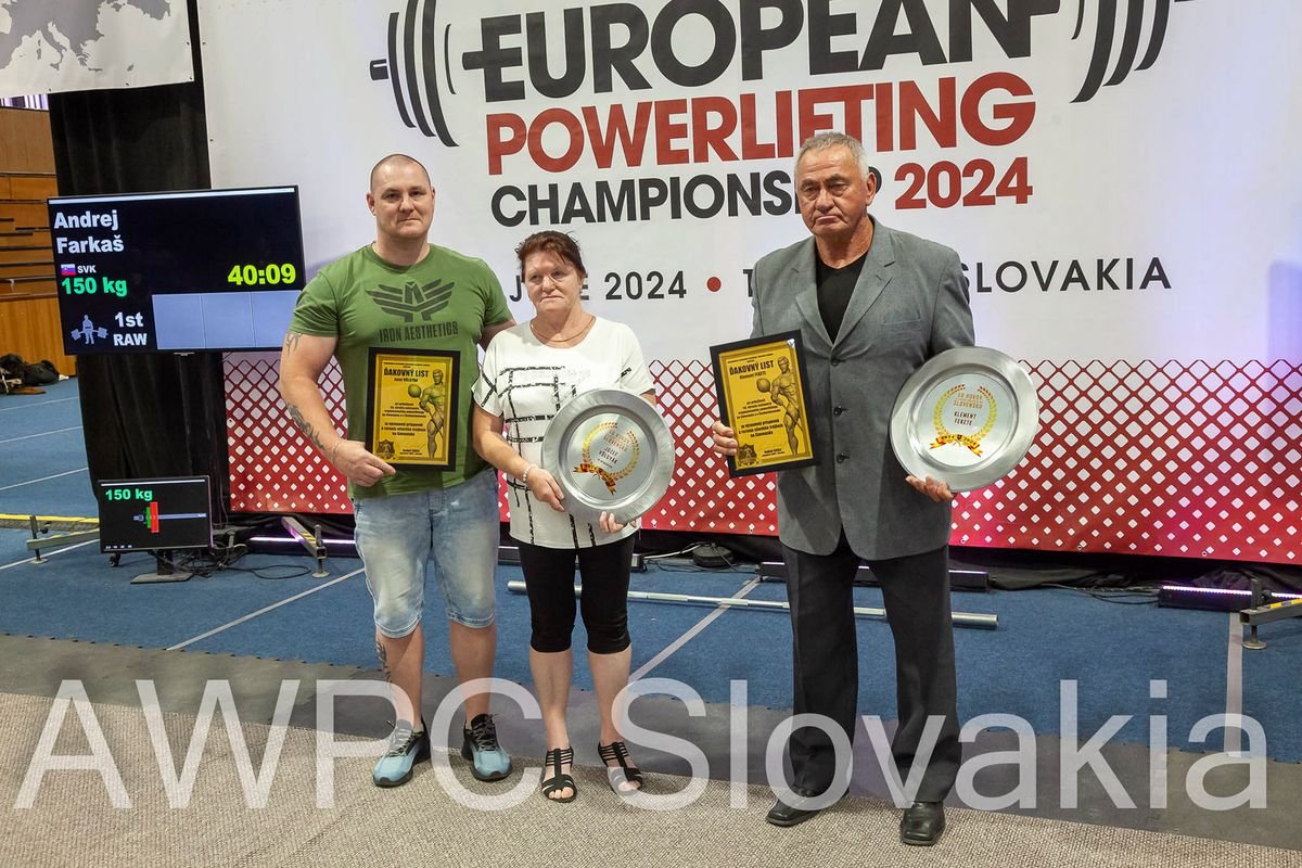 Šampionát v silovom trojboji priniesol skvelé výkony, tituly brali aj Trnavčania Šampionát v silovom trojboji priniesol skvelé výkony, tituly brali aj Trnavčania