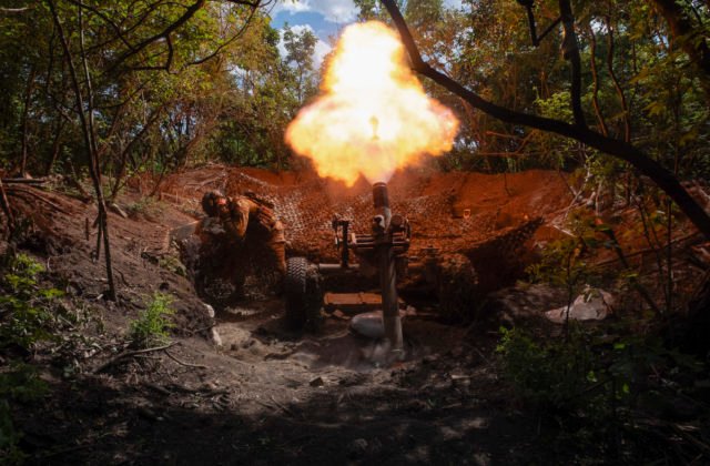 100128_aptopix_russia_ukraine_war_83701-640x420.jpg Ukrajinskí vojaci odrážajú najmenej tri ruské brigády, pokrovský front je epicentrom bojov