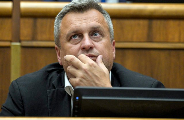 104341_danko-640x420.jpg Slováci nepoznajú svojich poslancov, zamieňajú si ich s členmi vlády a bývalými politikmi
