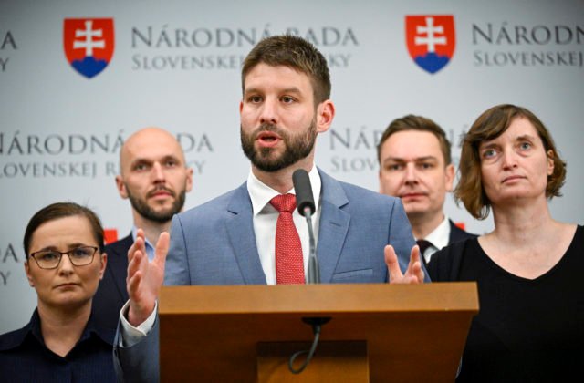 112553_simecka-640x420.jpg Progresívci vyzývajú Pellegriniho, aby zákon o STVR nepodpísal. V opačnom prípade sa obrátia na Ústavný súd (video)