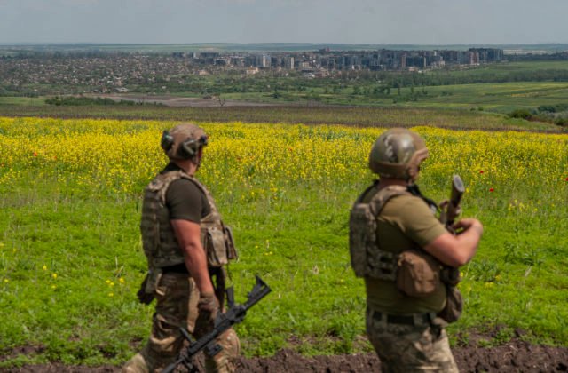 118049_aptopix_russia_ukraine_war_93140-640x420.jpg Veľká väčšina Ukrajincov verí vo víťazstvo vo vojne. Kedy by podľa nich mohlo prísť?