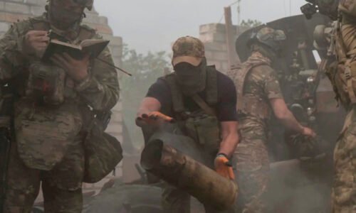 Rusi sa snažia vyvíjať tlak na celú frontovú líniu, chcú zabrániť Ukrajine chopiť sa iniciatívy