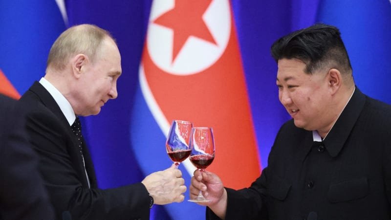 Sbližování Ruska a KLDR dělá vrásky i Číně. CNN vysvětluje, jaké dilema Peking řeší Sbližování Ruska a KLDR dělá vrásky i Číně. CNN vysvětluje, jaké dilema Peking řeší