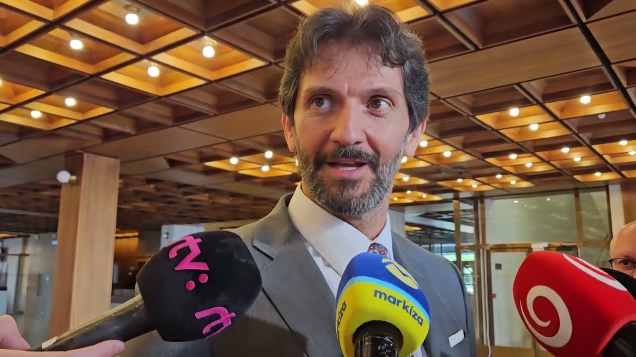 1718984748_maxresdefault.jpg Robert Kaliňák: Som vaxer, ale nebudem vás presviedčať, aby ste sa dali 4-krát zaočkovať