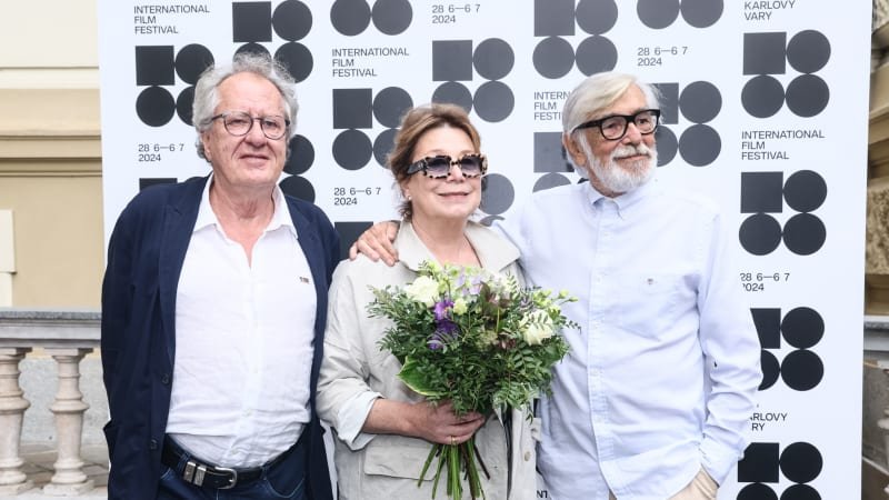 Do Česka dorazil herec Geoffrey Rush. „Kapitán Barbossa“ usedne v porotě MFF Karlovy Vary Do Česka dorazil herec Geoffrey Rush. „Kapitán Barbossa“ usedne v porotě MFF Karlovy Vary