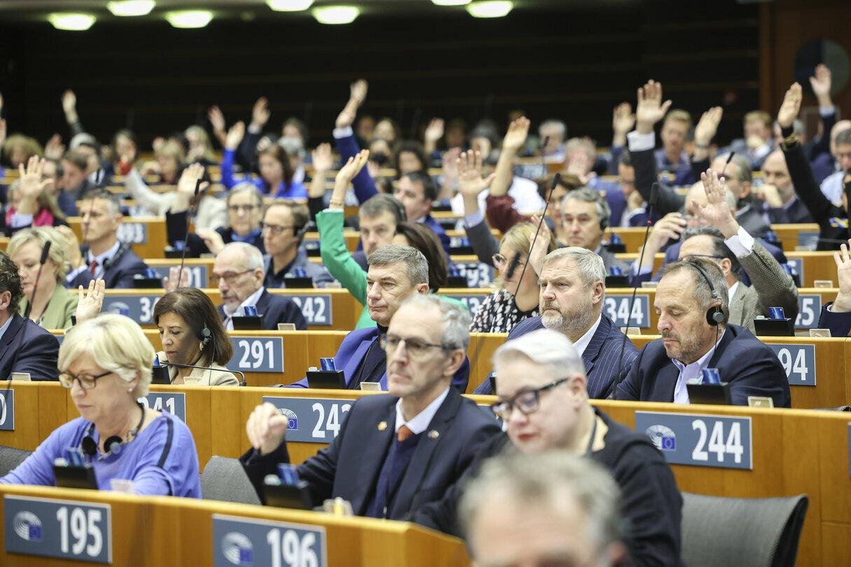 Beňová riešila harašment, Hojsík má pod palcom aj audit. HN mapovali, ako vyzerá bežný deň europoslanca Beňová riešila harašment, Hojsík má pod palcom aj audit. HN mapovali, ako vyzerá bežný deň europoslanca