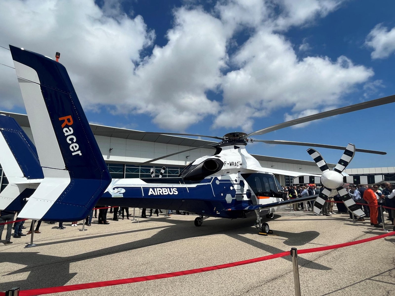 Nemecko objednáva nové policajné vrtuľníky od spoločnosti Airbus. Pôjde o desiatky strojov Nemecko objednáva nové policajné vrtuľníky od spoločnosti Airbus. Pôjde o desiatky strojov