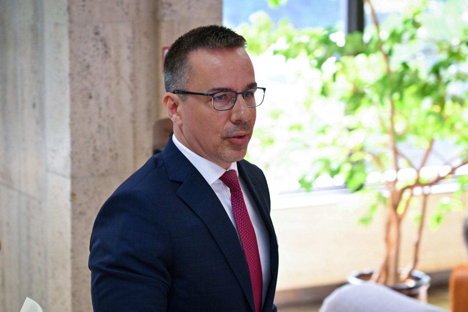 Nezamestnanosť u nás láme rekordy. Väčšina zostávajúca na úradoch je podľa zamestnávateľov ťažko využiteľná Nezamestnanosť u nás láme rekordy. Väčšina zostávajúca na úradoch je podľa zamestnávateľov ťažko využiteľná